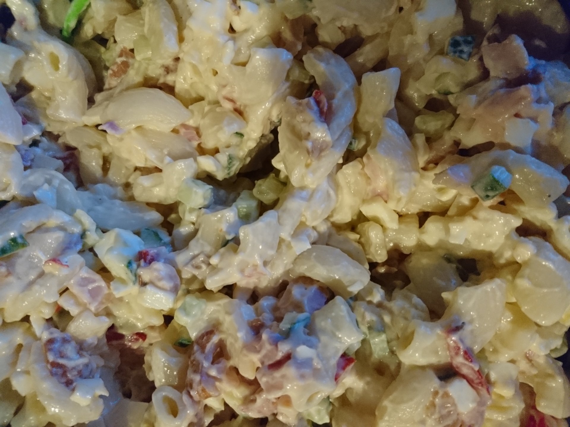 Makaroni suitsukana salat