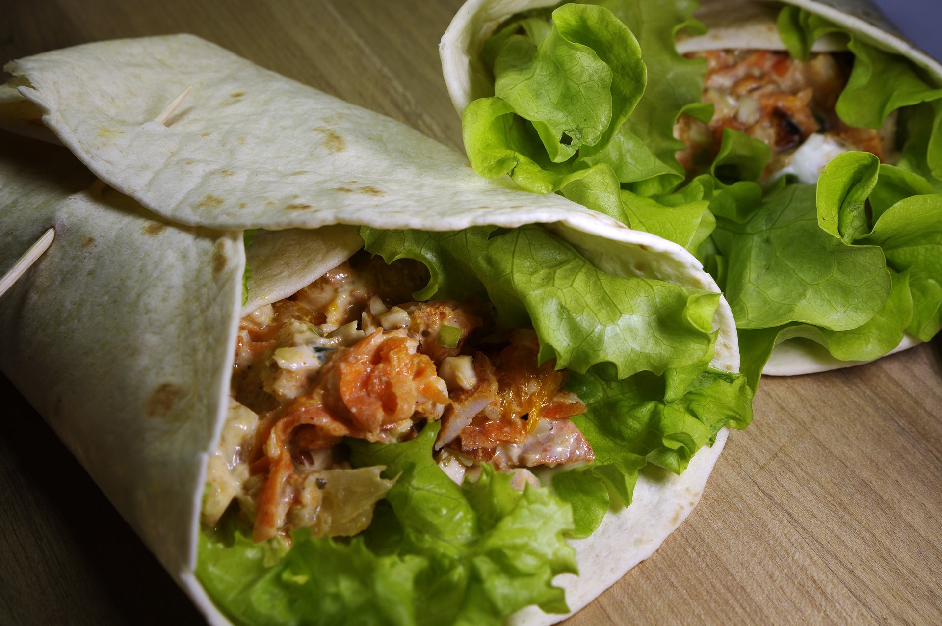 Ananassi-kanasalati wrap