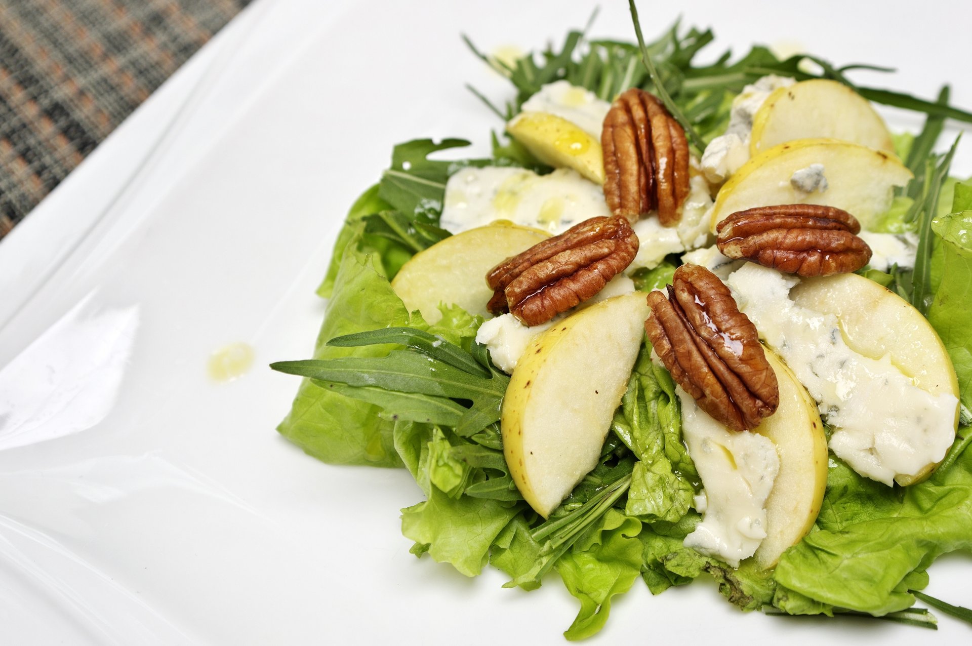 Õuna-gorgonzola salat