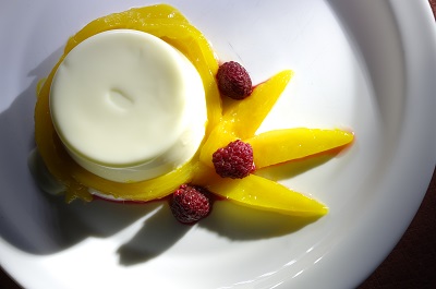 Figuurisõbra panna cotta mangoga