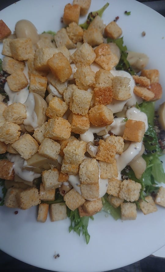 Kinoa-kikkerherne salat M.I.K.