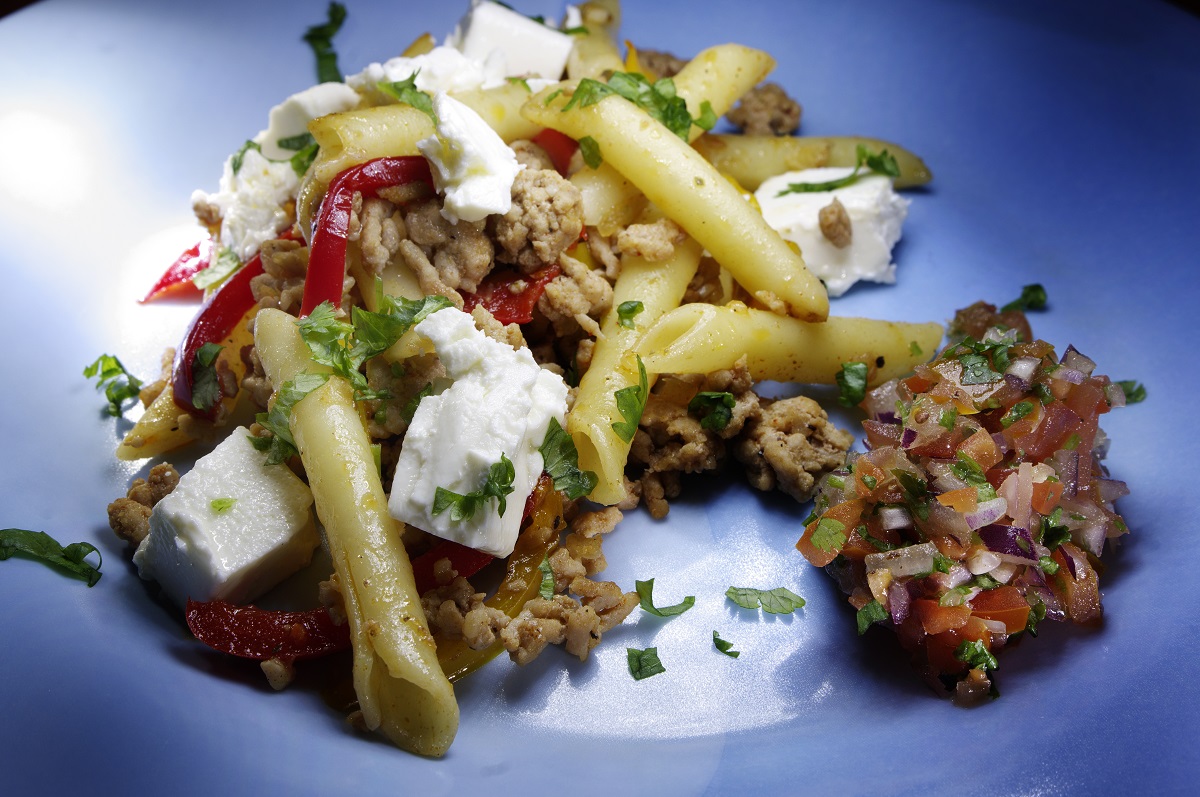 Pasta hakkliha, salsa ja fetaga